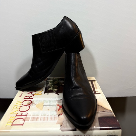 Steve Madden Size 8.5 Black Ankle Booties - Picture 7 of 14